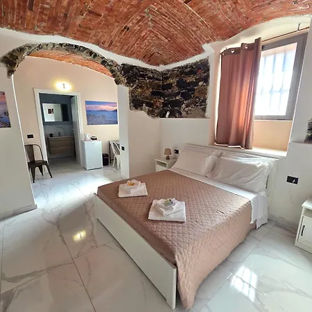 Alojamento de Acomodação e Pequeno-almoço Girò 3*