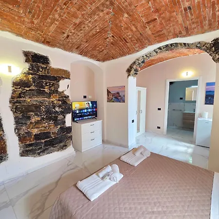 Alojamento de Acomodação e Pequeno-almoço Girò 3*